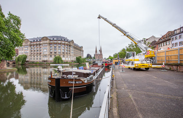 discover the wonders of river transport in Strasbourg, from romantic walks on the Ill to guided cruises. explore the city differently through its picturesque canals and enjoy a unique experience on the water.