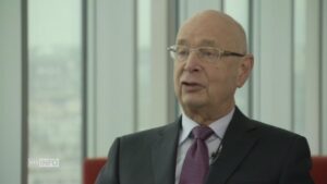 découvrez la vision fascinante de klaus schwab sur la révolution industrielle, une ère de transformations technologiques et sociales sans précédent. plongez dans les enjeux et les opportunités de cette nouvelle révolution, qui redéfinit le monde du travail et le développement durable.