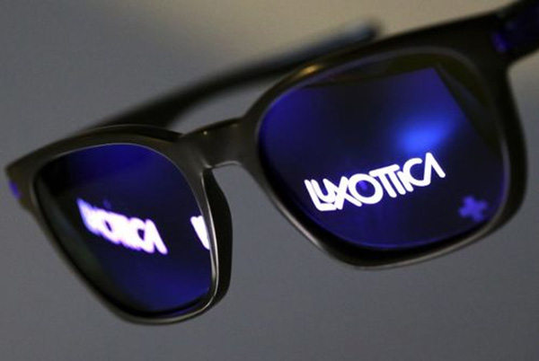 découvrez les enjeux et les opportunités de l'acquisition d'essilorluxottica, leader mondial de l'optique, qui redéfinit l'avenir du secteur grâce à des innovations et des synergies stratégiques.