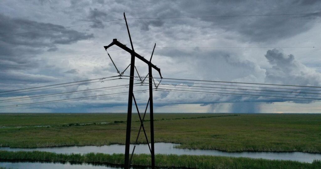 découvrez comment l'adaptation des réseaux électriques contribue à une gestion efficace de l'énergie, en intégrant des solutions durables et innovantes pour répondre aux besoins croissants et aux défis environnementaux.