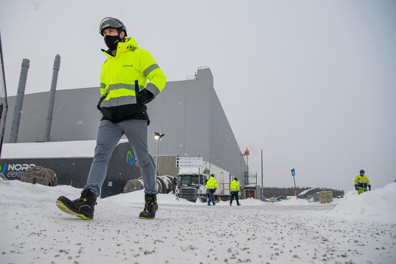 découvrez les enjeux et les impacts de la crise northvolt, une entreprise clé dans la transition énergétique et la production de batteries en europe. analyse des défis financiers et opérationnels auxquels elle fait face.