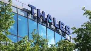 découvrez comment thales innove dans le domaine des passeports avec des solutions de sécurité avancées. grâce à des technologies de pointe, thales garantit l'authenticité et la protection des données personnelles, tout en facilitant les voyages internationaux. explorez l'avenir des passeports sécurisés.