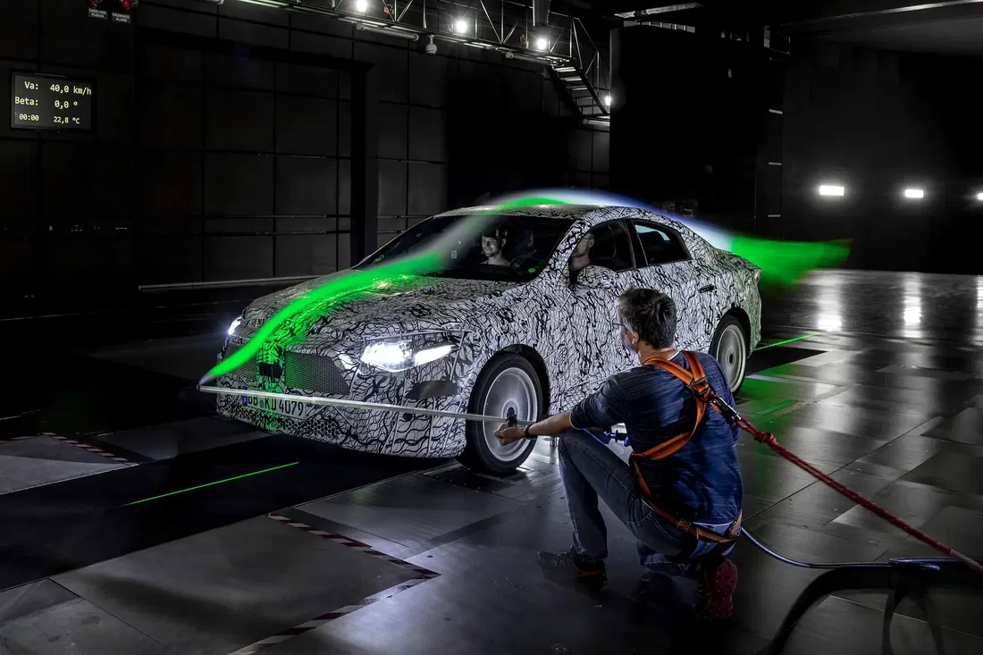 découvrez la peinture solaire mercedes-benz, une innovation esthétique et fonctionnelle qui allie design moderne et performance énergétique. offrez à votre véhicule une protection optimale tout en réduisant son empreinte carbone.