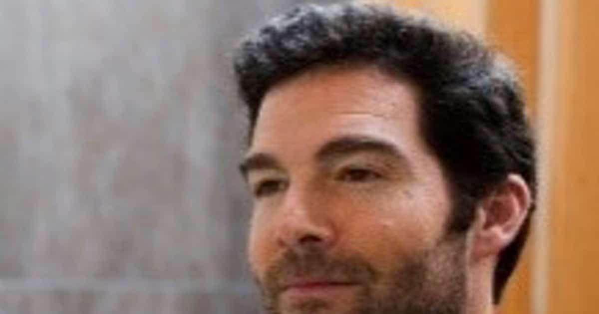 découvrez le parcours fascinant de jeff weiner, ancien pdg de linkedin, qui a transformé la plateforme en un leader mondial du réseautage professionnel. explorez son leadership visionnaire et son impact sur le monde des affaires.